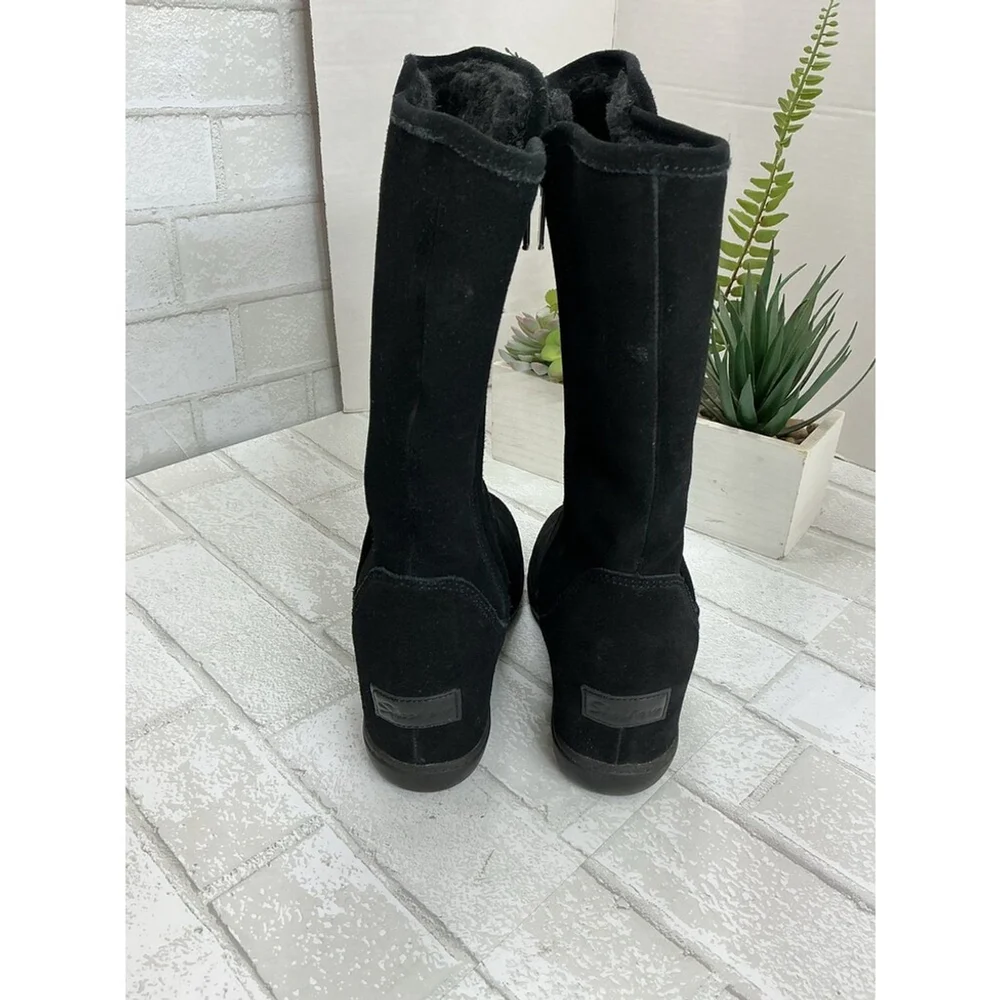 Skechers boots size 6.5